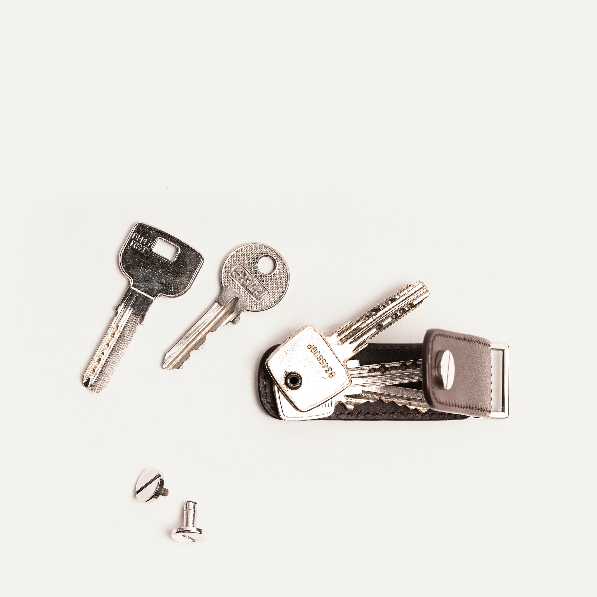 Porte clé pour homme ajustable, ultra compact et fonctionnel en cuir - modèle LUCIO