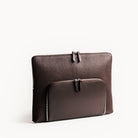 Pochette mac​ ultra robuste en cuir durable.