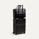 Briefcase pensé par lundi pour être pratique même en déplacement avec son passant trolley.