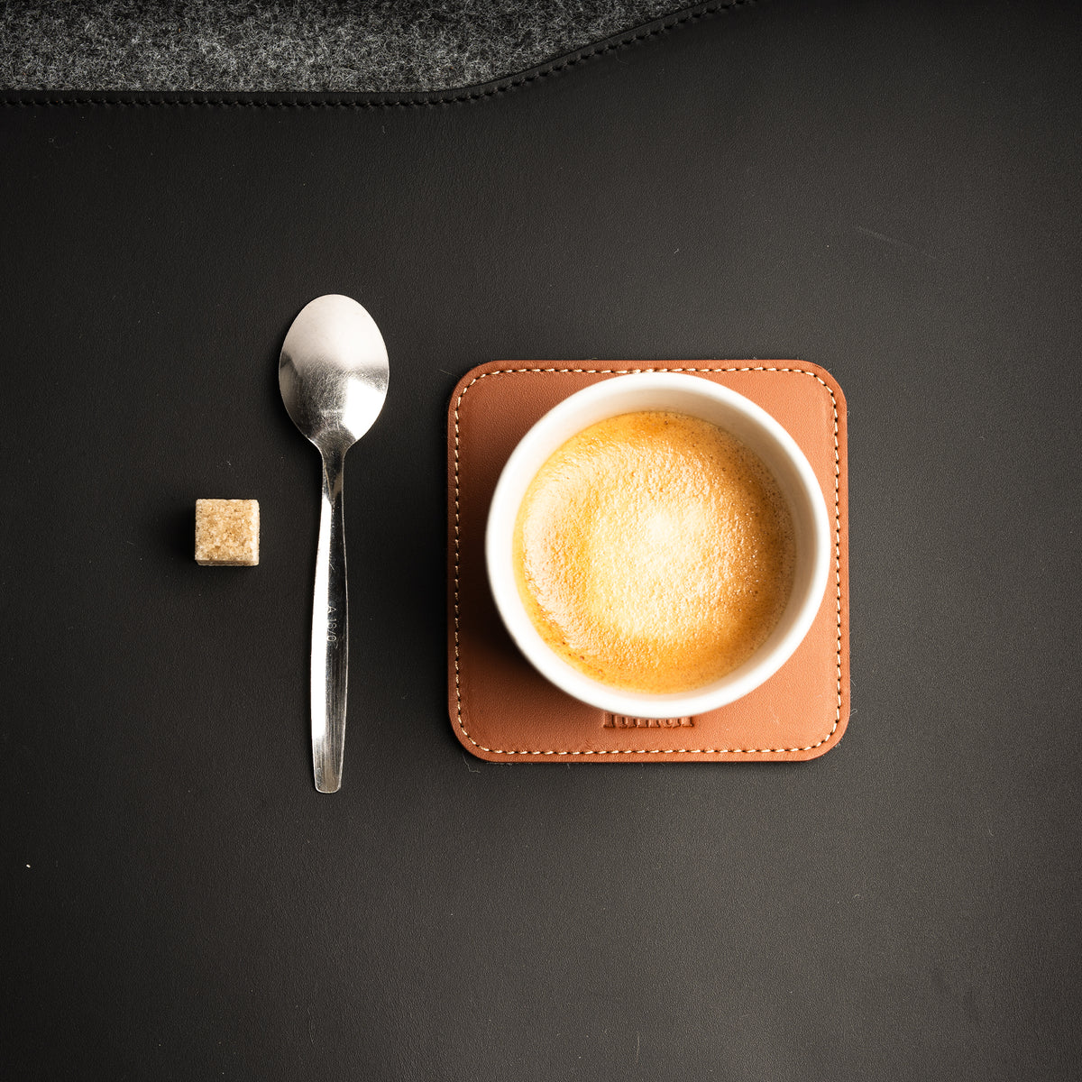 Dessous de verre​ élégant pour son bureau.