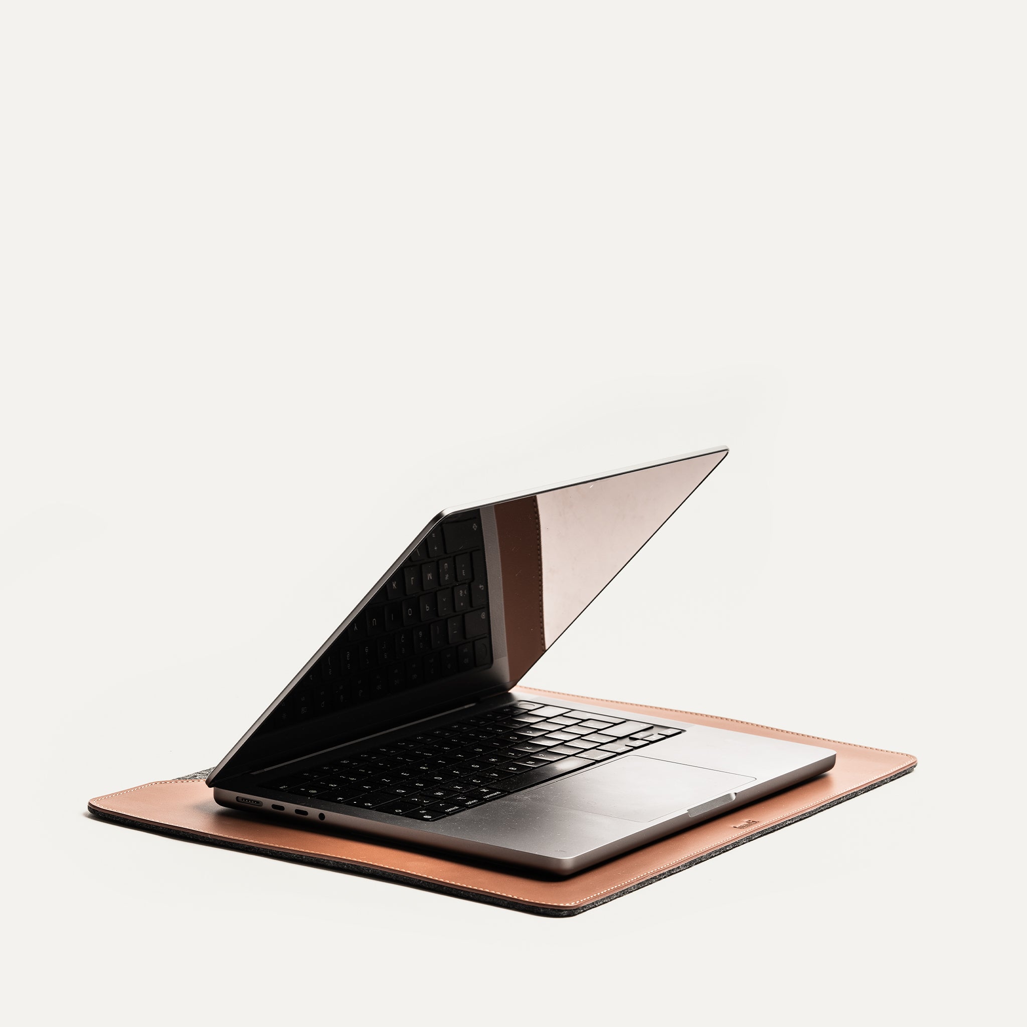Sous main cuir élégant et minimaliste