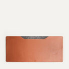 Sous main en cuir​ minimaliste et de taille généreuse