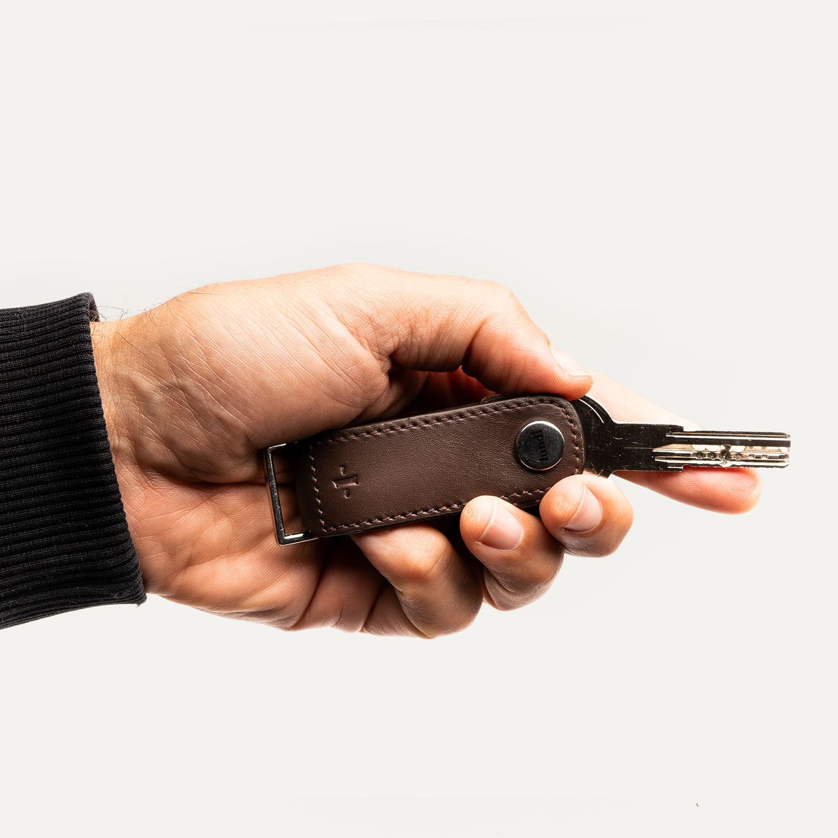Porte clé​ lundi, modèle LUCIO, en cuir semi végétal, 3 à 7 clefs de capacté.