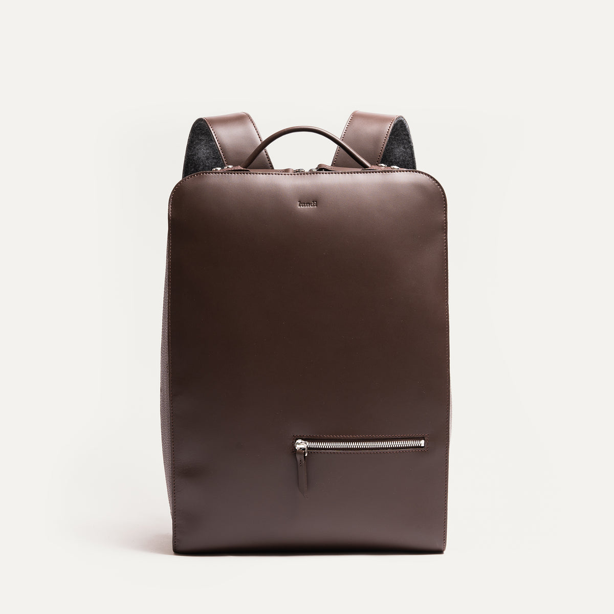 Sac à dos homme luxe​ en cuir marron.