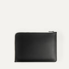 Housse pour ordinateur portable 13 pouces en cuir noir, fabrication artisanale haut de gamme.