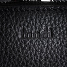 Cuir grainé pleine fleur noir au tannage végétal, embossé avec le logo lundi