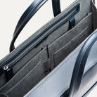 Vue intérieure d’un briefcase optimisé pour le travail mobile