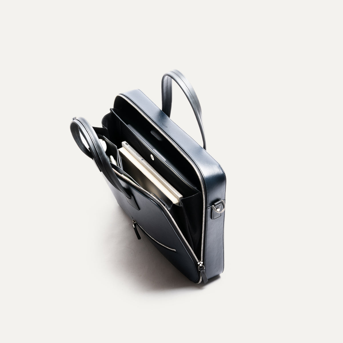 Cartable cuir homme avec rangements.
