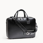 Briefcase élégant Cardignac de lundi en cuir noir, avec double compartiment et sangle amovible pour un rangement bureau et dressing sur 36 heures.