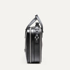 Cartable cuir homme Cardignac de lundi, doté d’un compartiment dressing avec sangle élastique pour maintenir vêtements et trousse de toilette.