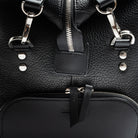 Sac de voyage pensé par lundi pour être élégant, luxueux aux finitions haut de gamme en cuir semi-végétal et en laiton et ultra fonctionnel grâce un un compartiment de 30 litres et deux poches indépendantes.
