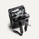 Sac à dos homme en cuir avec compartiments élégants et rangements pour accessoires.
