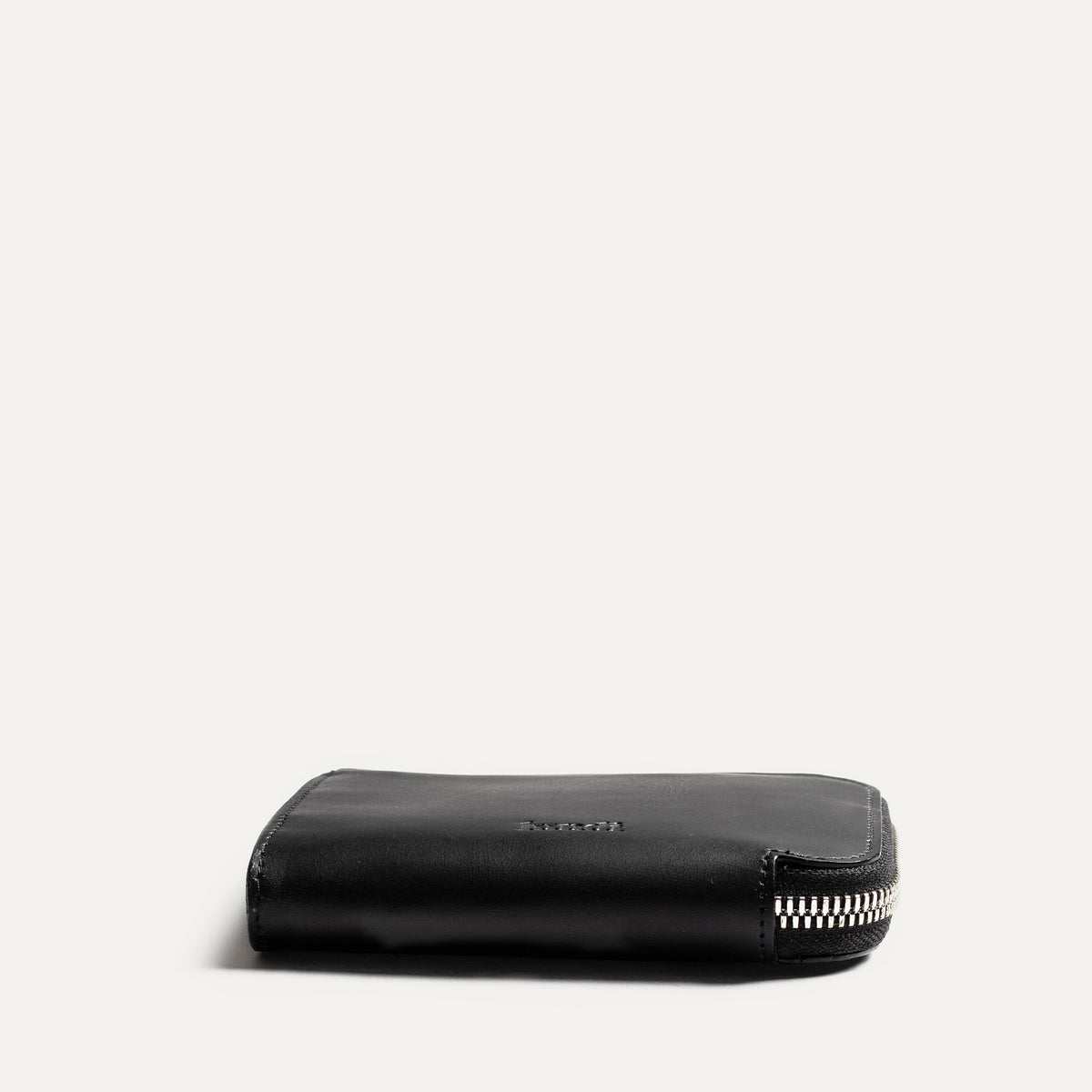 Portefeuille homme cuir​ lundi - modèle CHARLES en cuir noir semi végétal durable.